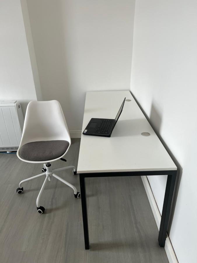 New Flat, Own Bathroom, Sitting Room & Large Bedroom - Walsall Bescot المظهر الخارجي الصورة