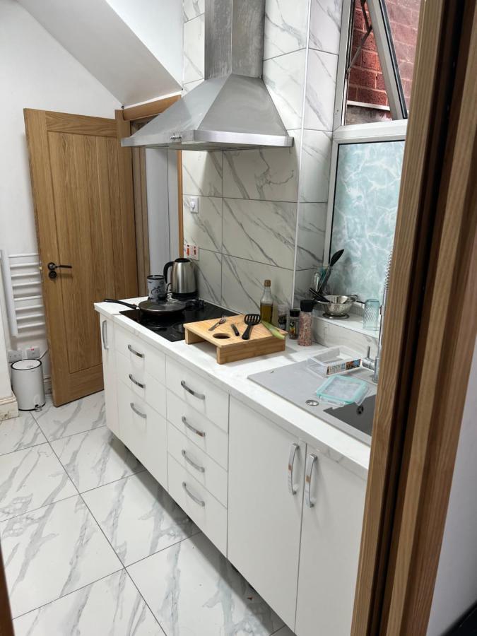 New Flat, Own Bathroom, Sitting Room & Large Bedroom - Walsall Bescot المظهر الخارجي الصورة