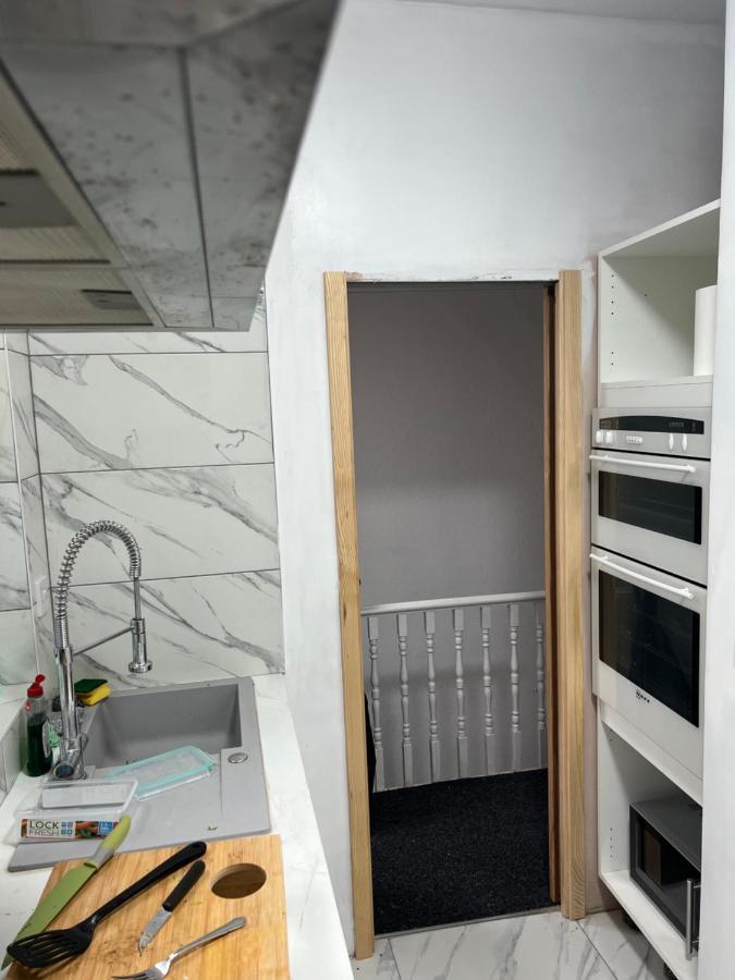 New Flat, Own Bathroom, Sitting Room & Large Bedroom - Walsall Bescot المظهر الخارجي الصورة