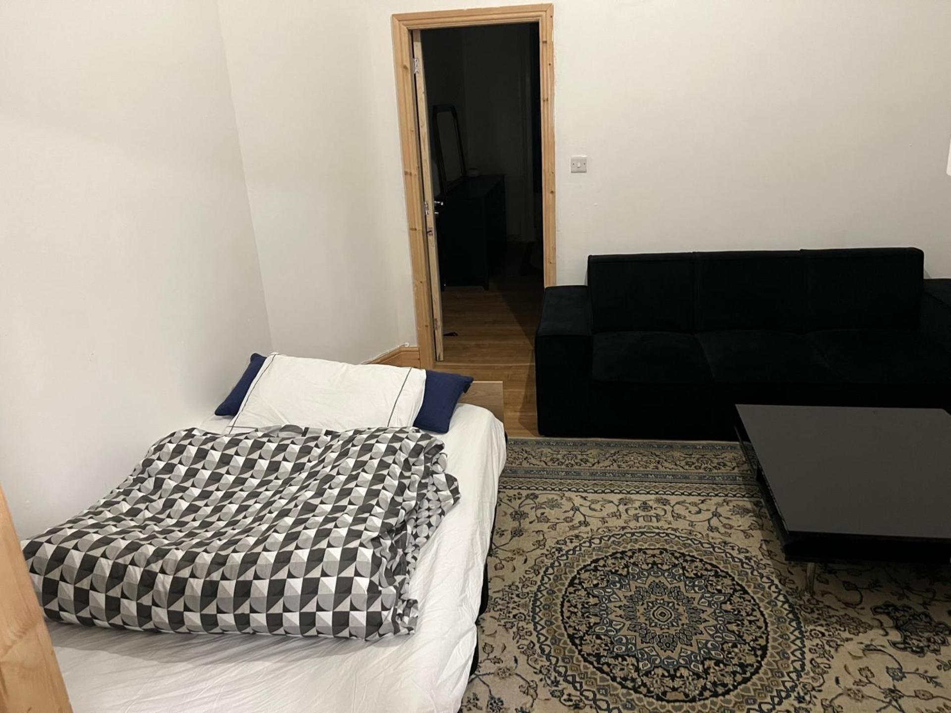 New Flat, Own Bathroom, Sitting Room & Large Bedroom - Walsall Bescot المظهر الخارجي الصورة